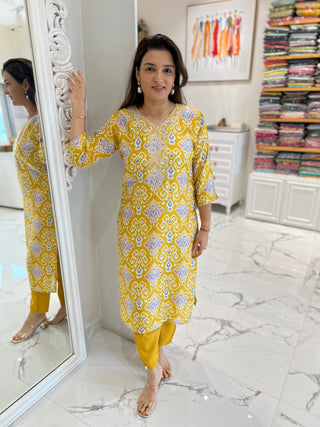 Embroidered Patola Set - Preetibora