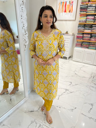 Embroidered Patola Set - Preetibora